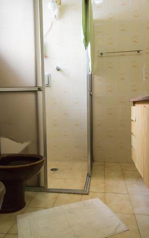 Casa à venda com 180m², 3 quartos e 6 vagasBanheiro