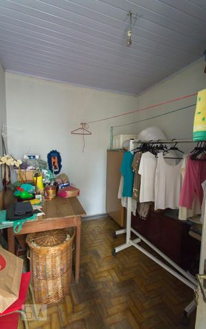 Casa à venda com 180m², 3 quartos e 6 vagasQuarto Serviço