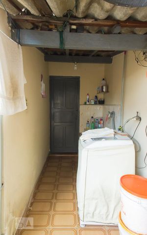 Casa à venda com 180m², 3 quartos e 6 vagasLavanderia