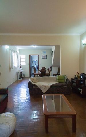 Casa à venda com 180m², 3 quartos e 6 vagasSala