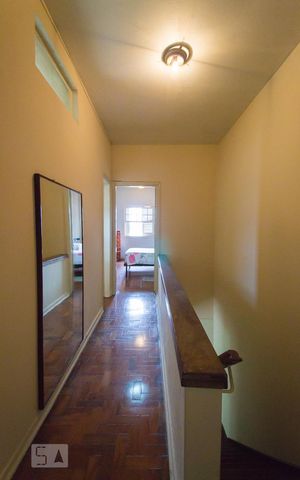 Casa à venda com 180m², 3 quartos e 6 vagasCorredor