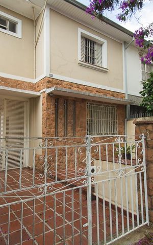 Casa à venda com 180m², 3 quartos e 6 vagasFachada