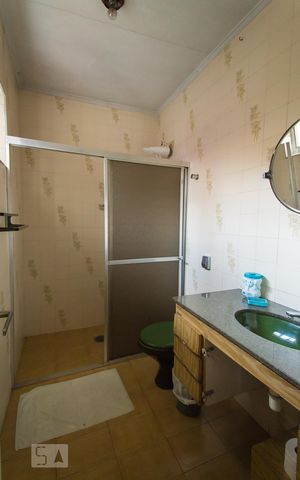 Casa à venda com 180m², 3 quartos e 6 vagasSuíte Banheiro