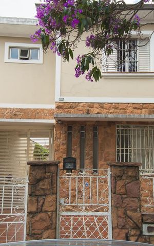 Casa à venda com 180m², 3 quartos e 6 vagasFachada