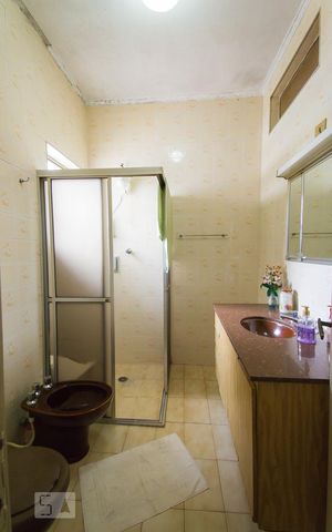 Casa à venda com 180m², 3 quartos e 6 vagasBanheiro