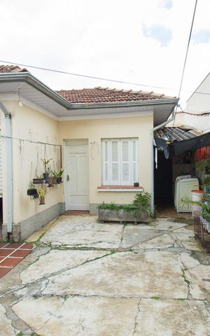 Casa à venda com 180m², 3 quartos e 6 vagasQuintal