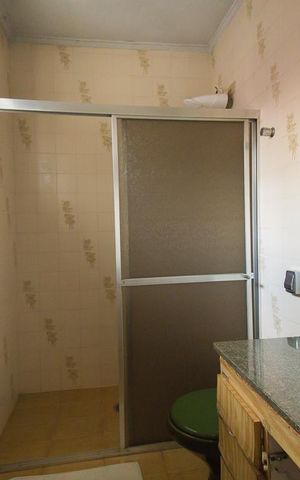 Casa à venda com 180m², 3 quartos e 6 vagasSuíte Banheiro