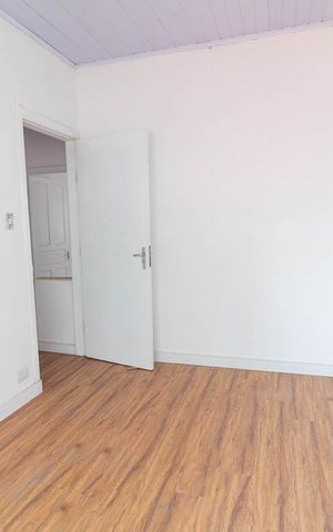 Casa à venda com 95m², 2 quartos e sem vaga Casa à venda com 95m², 2 quartos e sem vagaDormitório 1