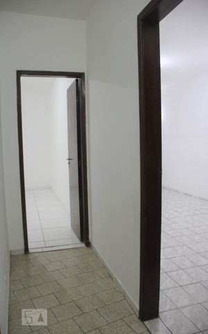 Apartamento para alugar com 80m², 2 quartos e sem vagaCorredor Quartos