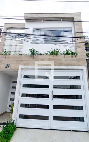 Casa à venda com 153m², 3 quartos e 2 vagasFachada