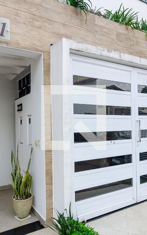 Casa à venda com 153m², 3 quartos e 2 vagasFachada