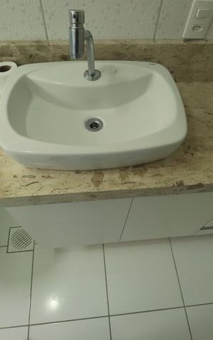 Apartamento à venda com 58m², 2 quartos e 1 vagaDetalhe banheiro
