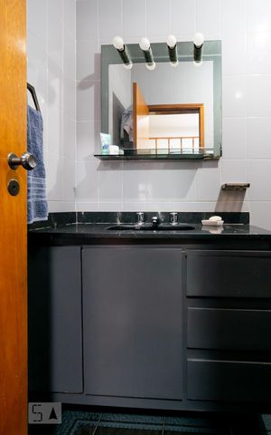 Casa à venda com 212m², 3 quartos e 4 vagas Casa à venda com 212m², 3 quartos e 4 vagasBanheiro Quarto 2 - Suíte