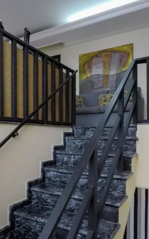 Apartamento para alugar com 384m², 3 quartos e 3 vagasEscada piso superior