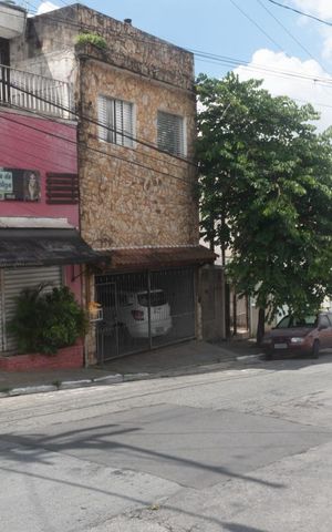 Casa à venda com 140m², 4 quartos e 2 vagasFachada