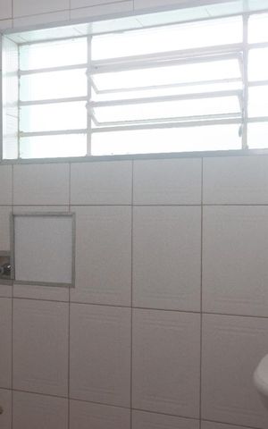 Casa à venda com 140m², 4 quartos e 2 vagasDetalhe banheiro 1