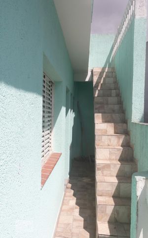 Casa à venda com 140m², 4 quartos e 2 vagasCorredor