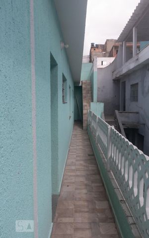 Casa à venda com 140m², 4 quartos e 2 vagasCorredor