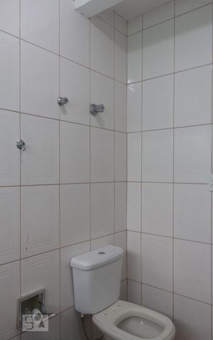 Casa à venda com 140m², 4 quartos e 2 vagasDetalhe banheiro 1