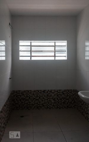Casa à venda com 140m², 4 quartos e 2 vagasBanheiro 2