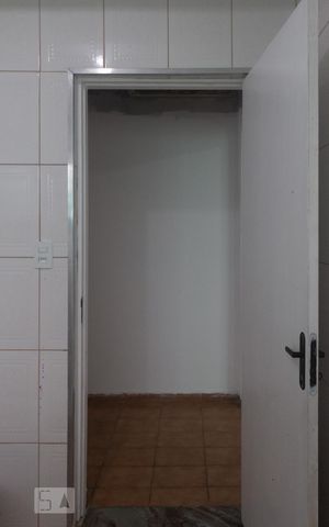 Casa à venda com 140m², 4 quartos e 2 vagasBanheiro 1