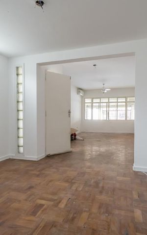 Casa à venda com 190m², 3 quartos e 2 vagas Casa à venda com 190m², 3 quartos e 2 vagasSala de Jantar