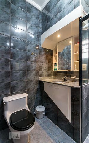 Casa à venda com 185m², 3 quartos e 4 vagasBanheiro quarto 3 suíte