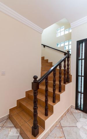 Casa à venda com 185m², 3 quartos e 4 vagasEscadas