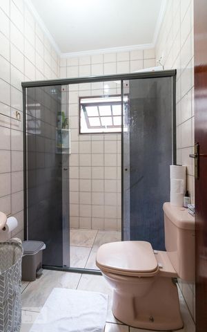 Casa à venda com 185m², 3 quartos e 4 vagasBanheiro social