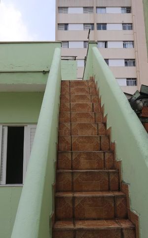 Casa para alugar com 238m², 3 quartos e 2 vagasEscadas