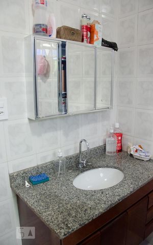 Casa à venda com 152m², 4 quartos e 3 vagasBanheiro 1
