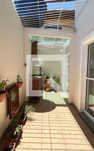 Casa à venda com 110m², 3 quartos e 3 vagas Casa à venda com 110m², 3 quartos e 3 vagasÁrea externa