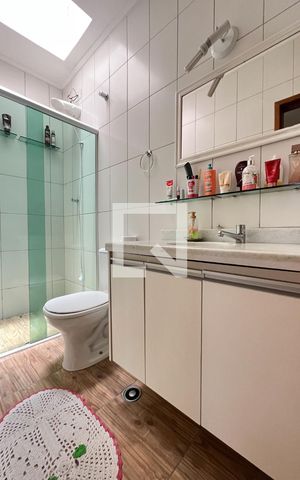 Casa à venda com 110m², 3 quartos e 3 vagas Casa à venda com 110m², 3 quartos e 3 vagasBanheiro Social