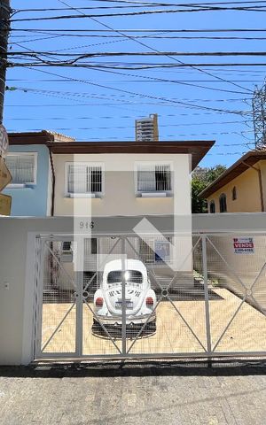 Casa à venda com 110m², 3 quartos e 3 vagas Casa à venda com 110m², 3 quartos e 3 vagasFachada