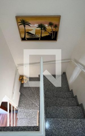 Casa à venda com 110m², 3 quartos e 3 vagas Casa à venda com 110m², 3 quartos e 3 vagasEscada