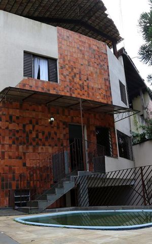 Casa à venda com 400m², 5 quartos e 5 vagasFachada
