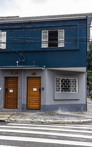Casa à venda com 100m², 2 quartos e 1 vaga Casa à venda com 100m², 2 quartos e 1 vagaFachada