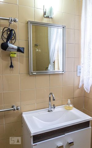 Casa à venda com 100m², 2 quartos e 1 vaga Casa à venda com 100m², 2 quartos e 1 vagaBanheiro