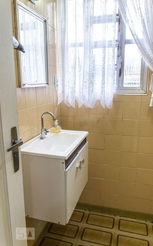Casa à venda com 100m², 2 quartos e 1 vaga Casa à venda com 100m², 2 quartos e 1 vagaBanheiro