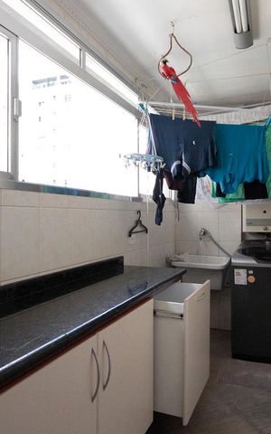 Apartamento à venda com 200m², 3 quartos e 1 vagaÁrea de Serviço