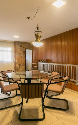 Casa à venda com 456m², 4 quartos e 14 vagas Casa à venda com 456m², 4 quartos e 14 vagasSala