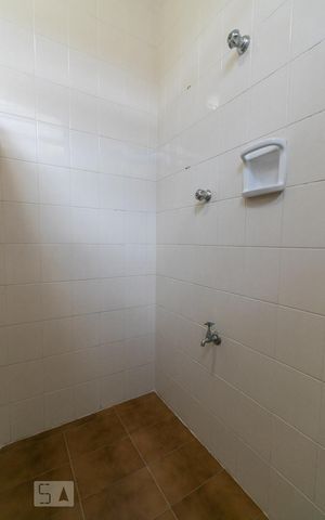 Casa à venda com 456m², 4 quartos e 14 vagas Casa à venda com 456m², 4 quartos e 14 vagasBanheiro da Suíte