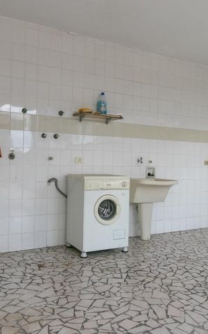 Casa à venda com 456m², 4 quartos e 14 vagas Casa à venda com 456m², 4 quartos e 14 vagasEdícula - Área de Serviço