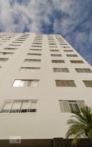 Apartamento para alugar com 65m², 2 quartos e 1 vagaFachada 
