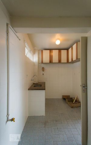 Apartamento para alugar com 65m², 2 quartos e 1 vagaCozinha 