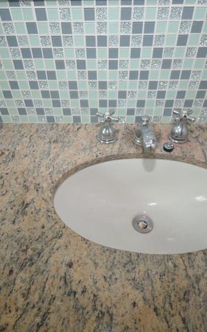 Apartamento à venda com 160m², 2 quartos e 2 vagasBanheiro da Suíte- Torneira