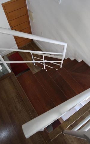 Apartamento à venda com 88m², 2 quartos e 2 vagasEscada