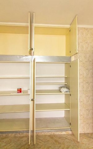 Casa à venda com 200m², 2 quartos e 4 vagas Casa à venda com 200m², 2 quartos e 4 vagasCozinha