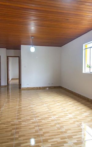Casa à venda com 200m², 2 quartos e 4 vagas Casa à venda com 200m², 2 quartos e 4 vagasSala