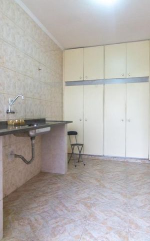 Casa à venda com 200m², 2 quartos e 4 vagas Casa à venda com 200m², 2 quartos e 4 vagasCozinha